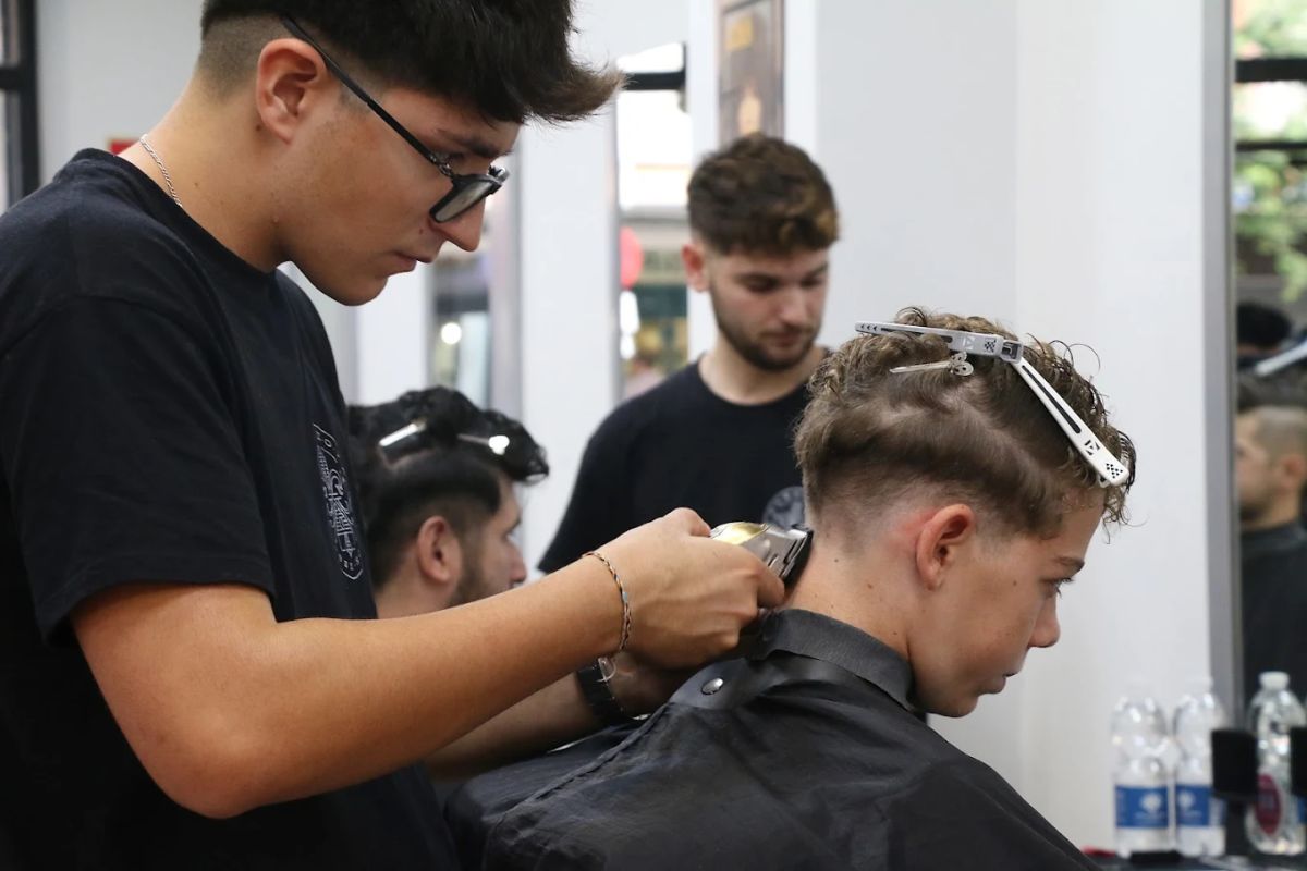 C&C ACADEMIA CASANOVA ZARAGOZA. Academia de Peluquería, Barbería y Estética.
