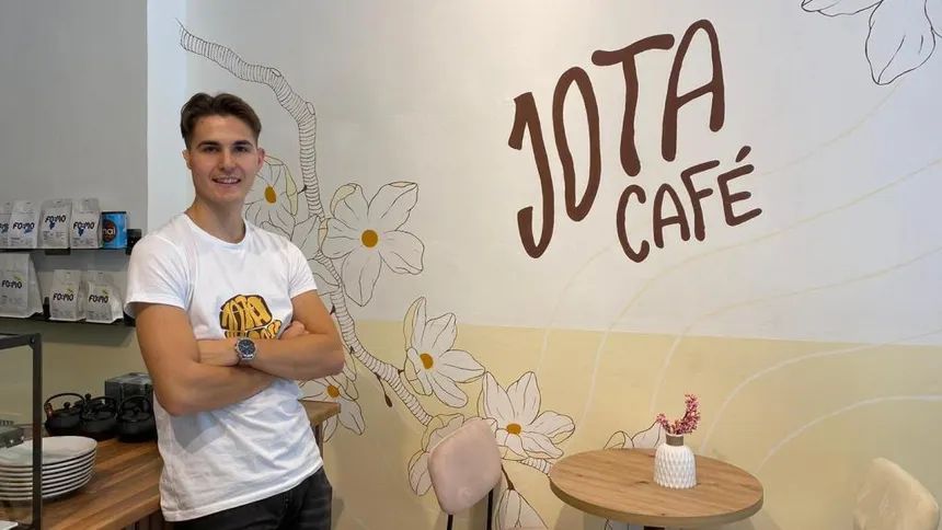 Exterior e instalaciones de Jota Café en Zaragoza